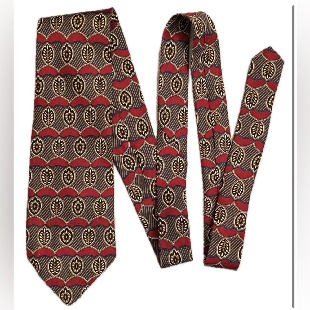 Vintage Geoffrey Beene silk tie, large foulard pattern, red, blue